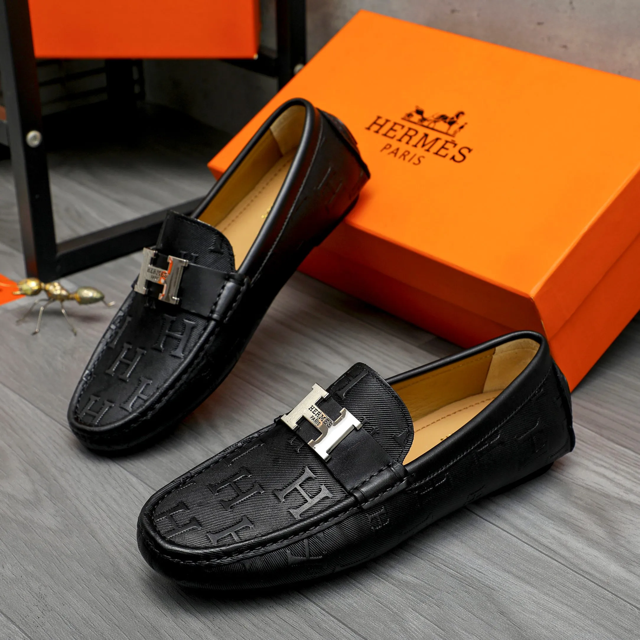 Men's shoes 💰p420 Product trademark: HERMES "Hermes" casual slip-on men's shoes Regular size: 38-44 Product materials: Selected embossed cowhide upper, sheepskin lining, original rubber outsole